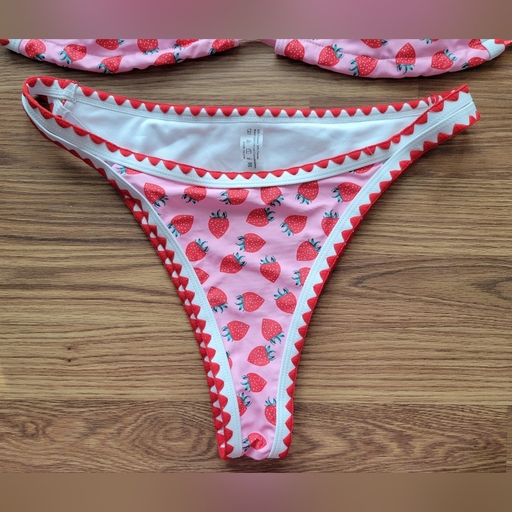 Shein Womens Strawberry Print Halter Triangle Bikini Swimsuit Set Size Large - Picture 4 of 9